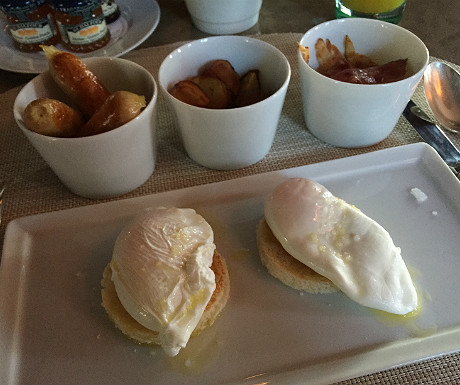 Palais Namaskar breakfast - poached eggs