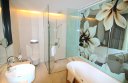 Deluxe bathroom at the Crowne Plaza Changi Airport