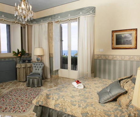 Villa Giardini Principe bedroom