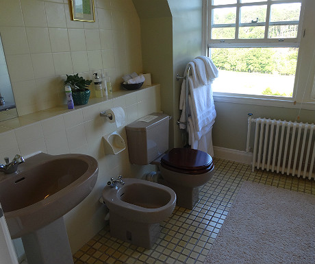 Arisaig Hotel bathroom