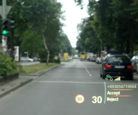 BMW X4 head-up display