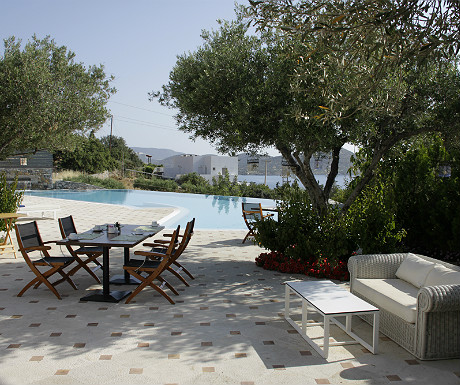 Al fresco dining at Elounda Gulf Villas