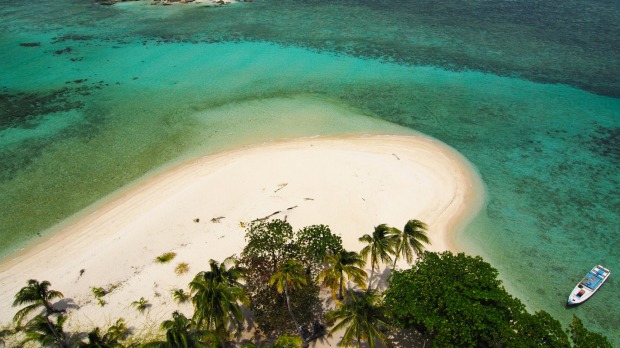 Lengkuas Island, Belitung: The waters around Belitung are a hub for open-water diving.