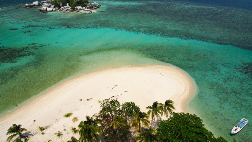 Lengkuas Island, Belitung: The waters around Belitung are a hub for open-water diving.