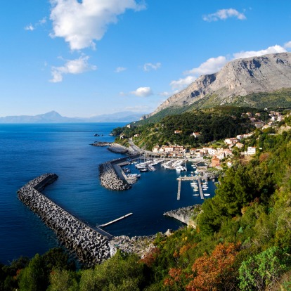 Spiagga Macarro, Basilicata: In Maratea, a port town in Basilicata, there are many secluded coves and beaches, but the ...