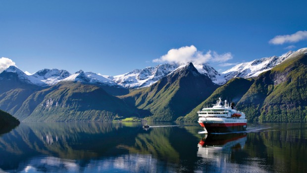 Sailing the Svalbard islands with Hurtigruten.