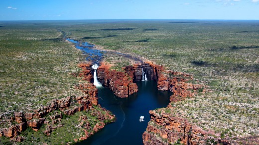 The King George Falls with The Great Escape cruise boat in the foreground.