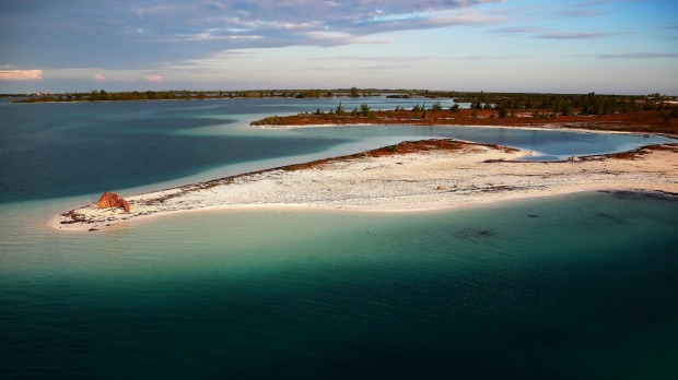 The white sandy islands are mostly deserted.