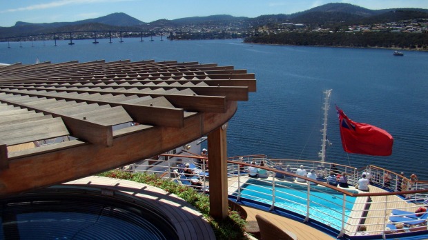 Diamond Princess with the Tasman Bridge in the background.