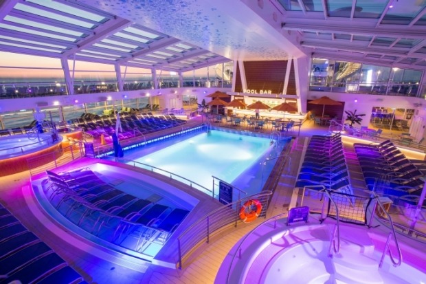 Anthem of the Seas' pool deck.