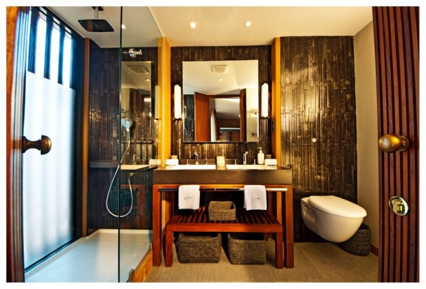 Aqua Mekong design suite bathroom.