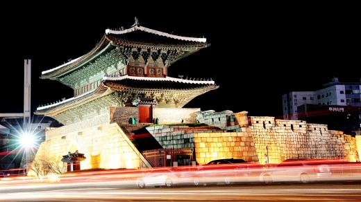 Dongdaemun at night.