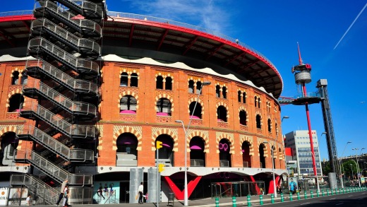 Las Arenas shopping mall, a former bullring.