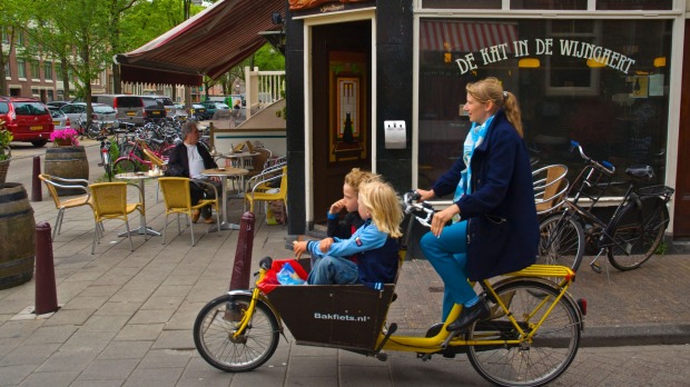 Save money when you go Dutch with the kids in Amsterdam by staying in a serviced apartment.
