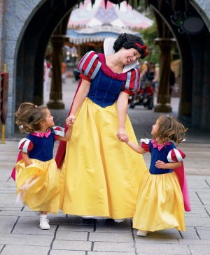 Snow White with her little helpers in Main Street.