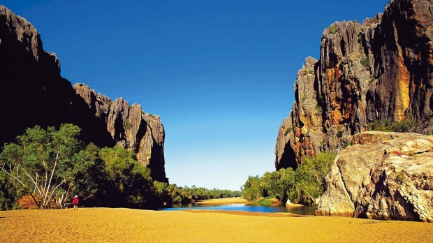 Driving the Gibb River Road Windjana Gorge.