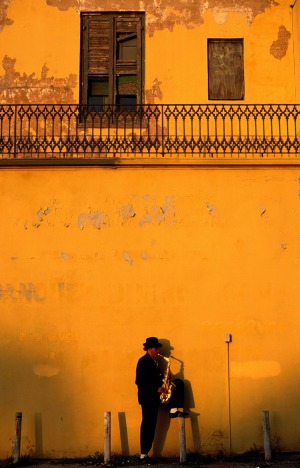 Man plays sax in New Orleans.