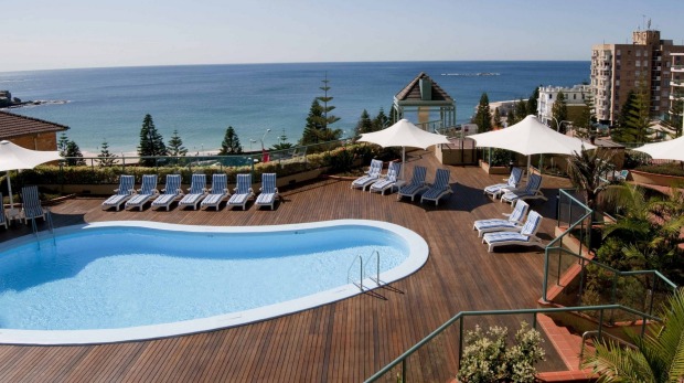 Crowne Plaza Coogee Beach offers wonderful sea views.