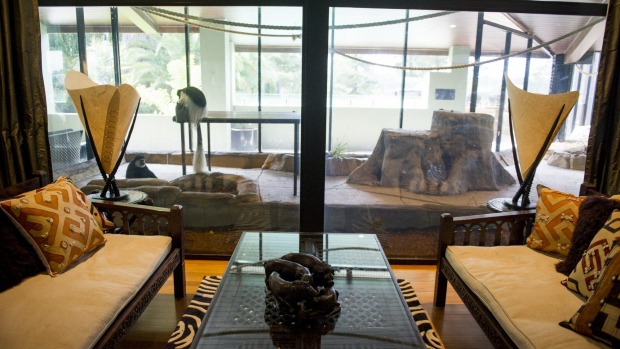 Jamala Wildlife Lodge: The living area which faces onto the monkey enclosure in the Ushaka Lodge.