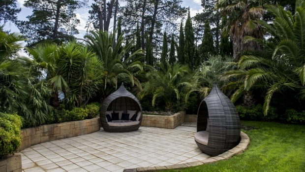 An outdoor area for guests at the Jamala Wildlife Lodge.