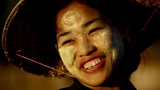 A Myanmarese woman wears thanaka on her face.