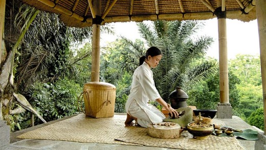 Traditional herbal preparation at Bagus Jati.