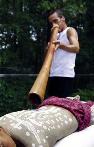 Didgeridoo healing at Gwinganna.