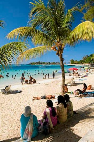 Indian ladies enjoying Bain Boeuf beach in Pereybere.