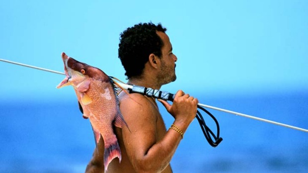 A Belize fisherman well practised with a speargun.