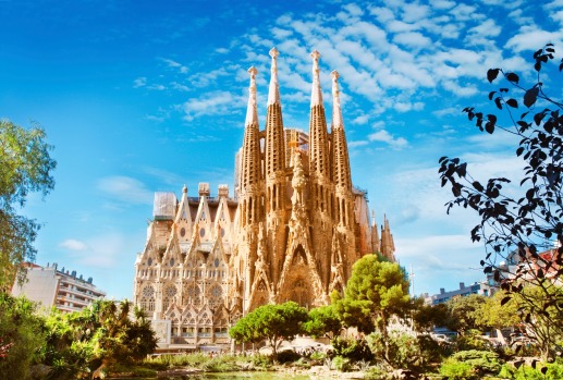 La Sagrada Familia: St Peter's Basilica and Notre Dame might hog most of the attention, but by far the most impressive ...