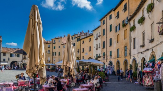 Piazza Anfiteatro, Lucca.