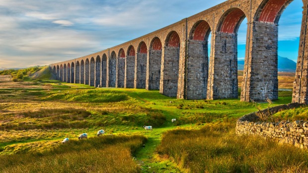 Pen-y-ghent and Ribblehead Viaduct on Settle to Carlisle Railway, Yorkshire Dales National Park.