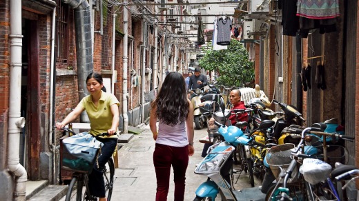 The narrow lanes that characterise Tianzifang.