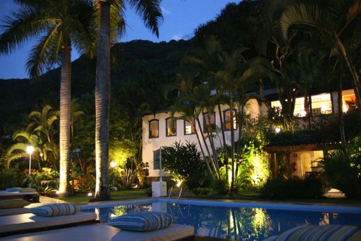 Pousada Picinguaba, Paraty: Forget about door-to-door delivery. To reach this rustic hideaway, tucked away behind a ...