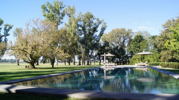 Estancia La Bamba's swimming pool.