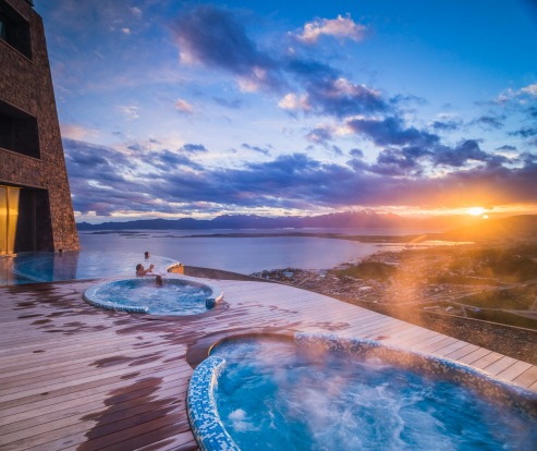 Outdoor hot tubs at Hotel Arakur.