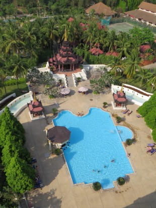 MANDALAY HILL RESORT: Sadly, the bustling city of Mandalay doesn't quite live up to the romance of its name. However, ...