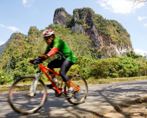 The spectacular limestone peaks of the Krabi province.