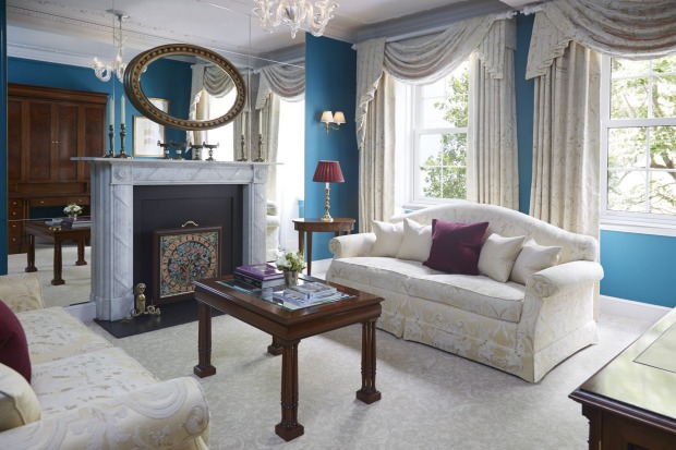 A Belgravia suite drawing room.