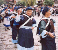 Naxi women dancing