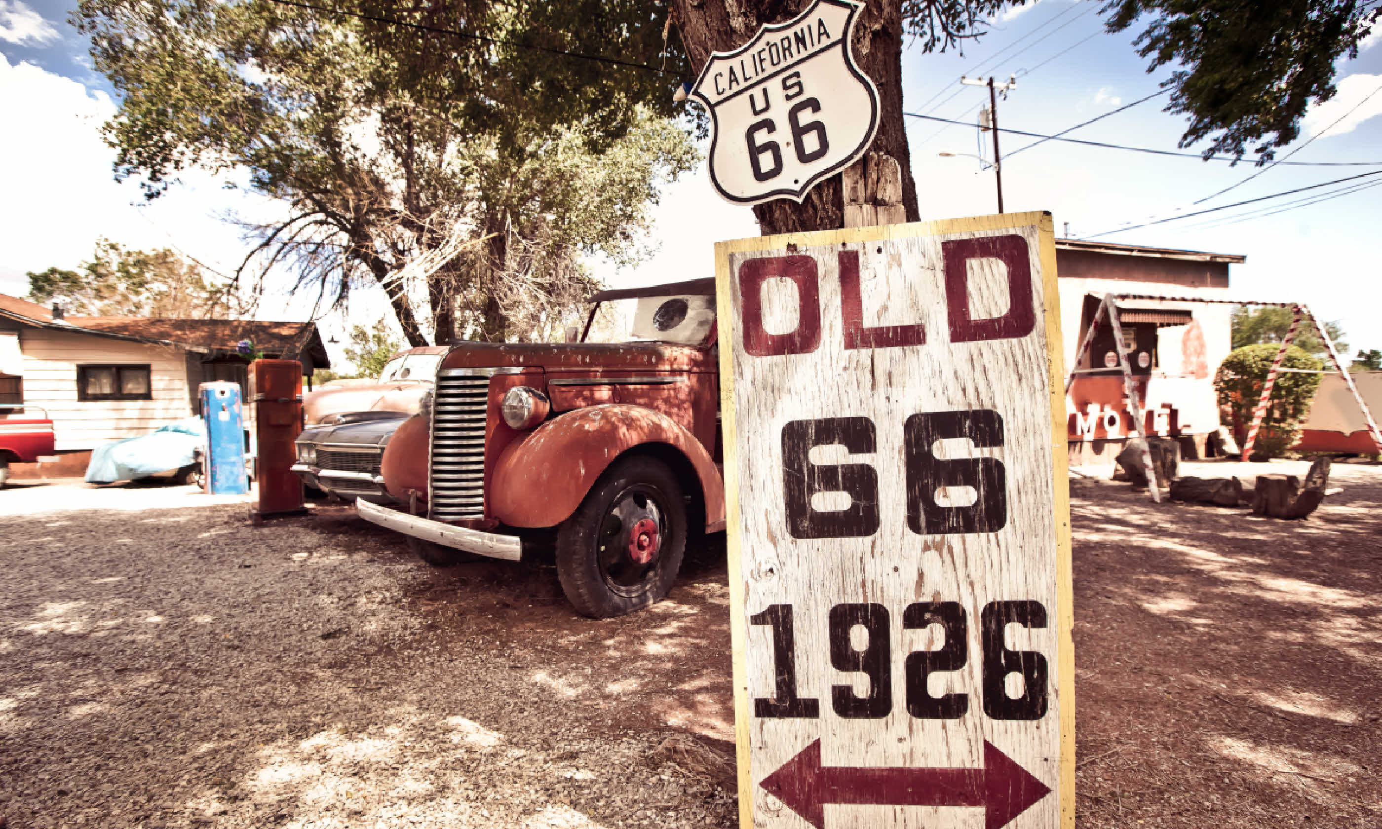 Old Route 66 signs (Shutterstock)