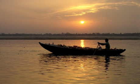 Cruising down the Ganges (dreamstime)