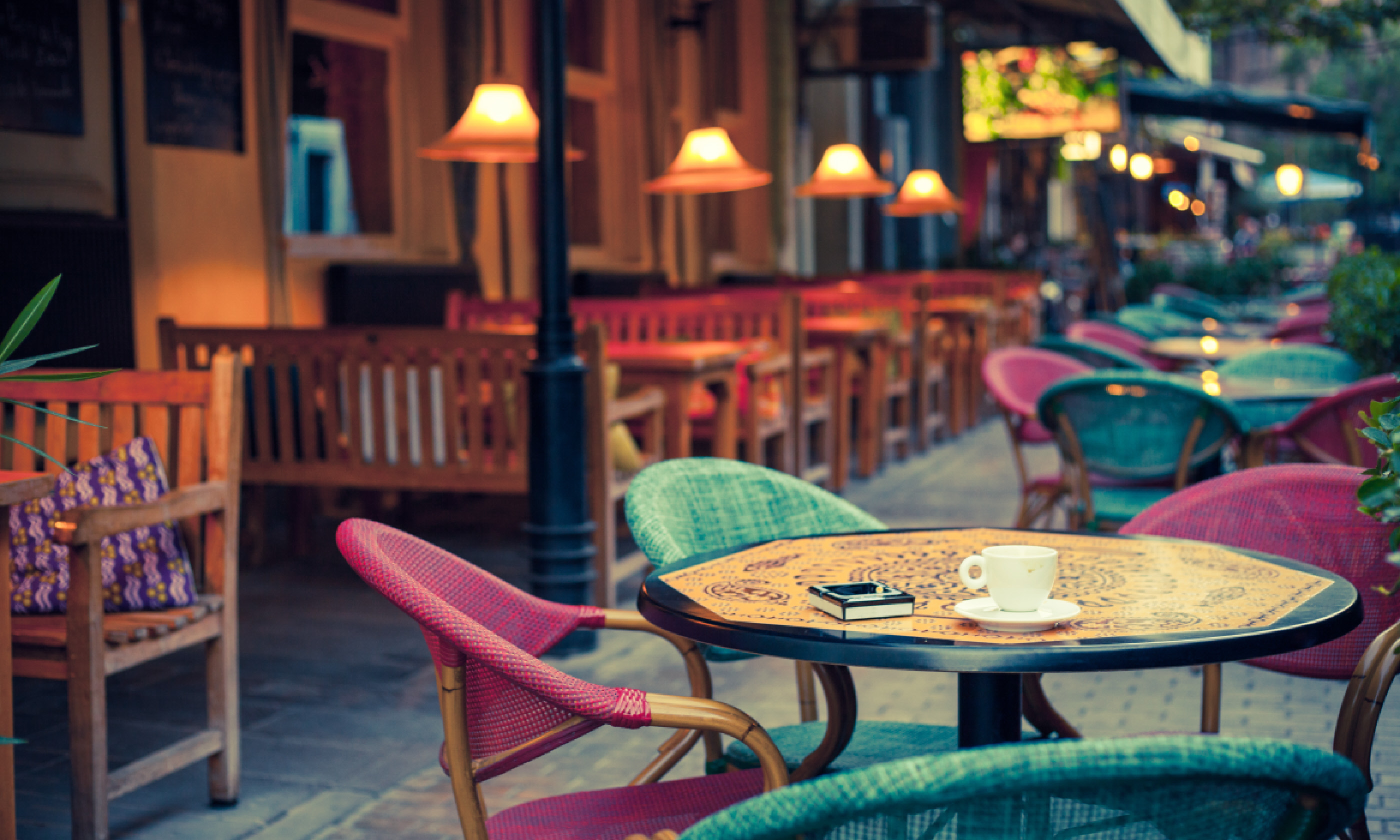 Take some time to relax in a cafe (Shutterstock)