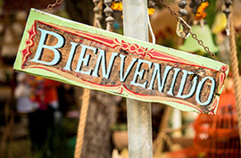 bienvenido sign spanish