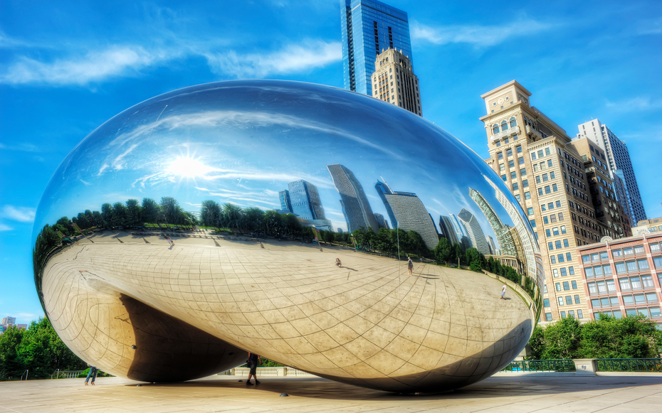 Cloud Gate and The Bean Sculpture in Chicago