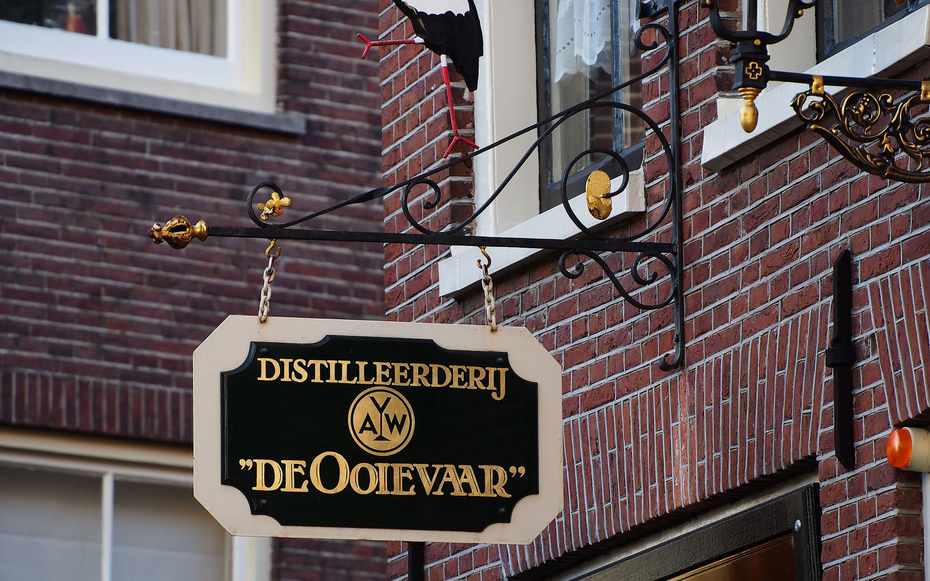 Liquor Van Wees Souvenirs Amsterdam