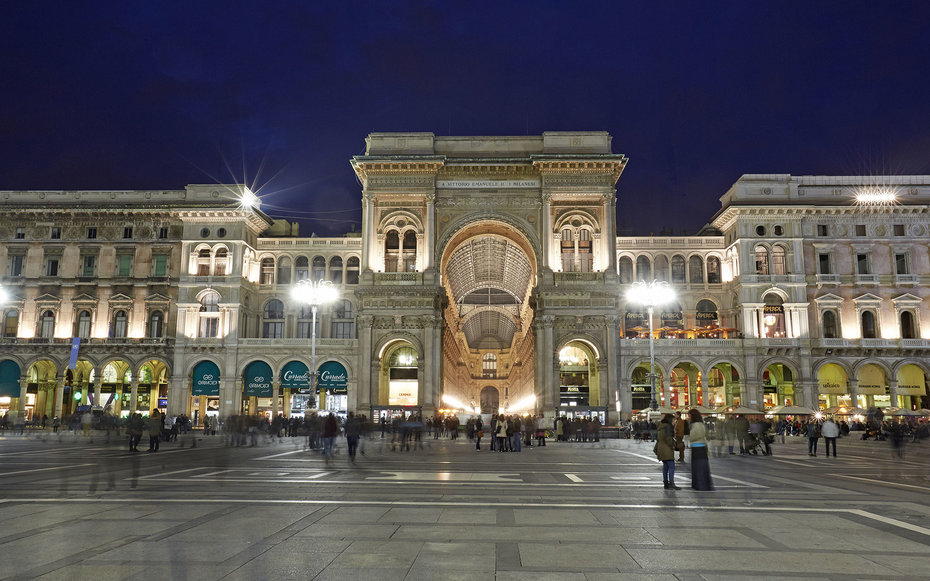 Galleria Vittorio Emanuelle II at night