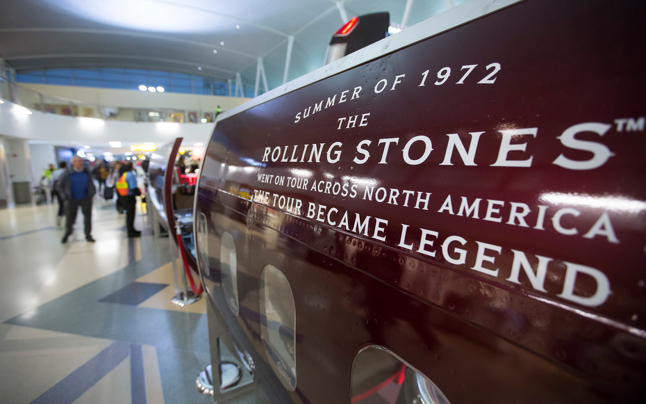 Pop-up Rolling Stones plane at JFK Airport