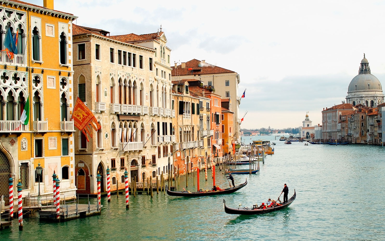 Venice Looks to Restrict Tourist Traffic with Advance Booking for Day-Trippers 