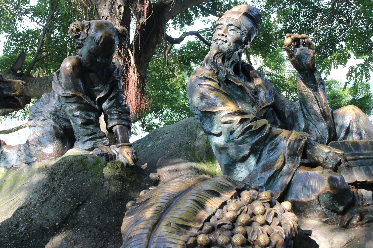 Poet Su Dongpo is immortalised in bronze statues around Huizhou. Image by Thomas Bird / londoninfopagePoet Su Dongpo is immortalised in bronze statues around Huizhou. Image by Thomas Bird / londoninfopage